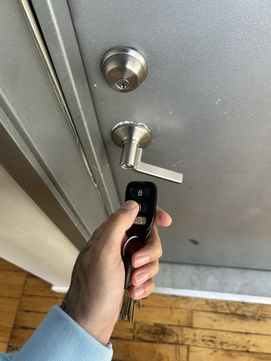antwave_'s tweet photo. never eating edibles again been tryna unlock the front door for 25 min https://t.co/pXAP6fj8Wx