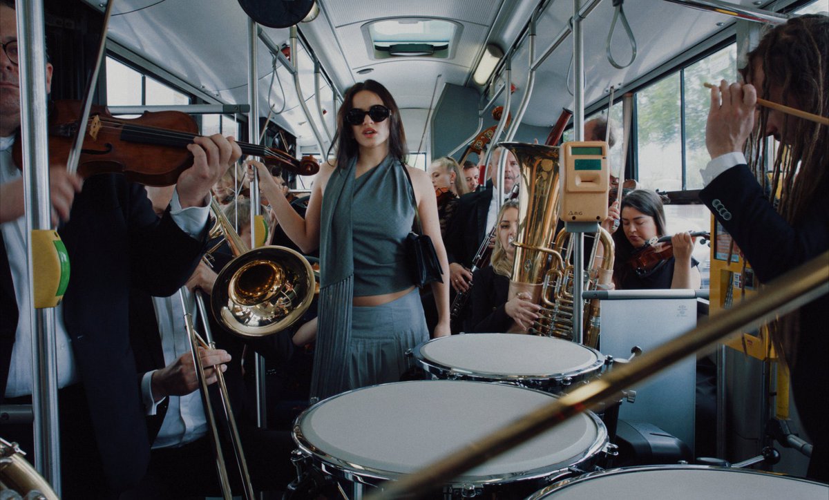 De hecho así se siente escuchar música en el metrobus.