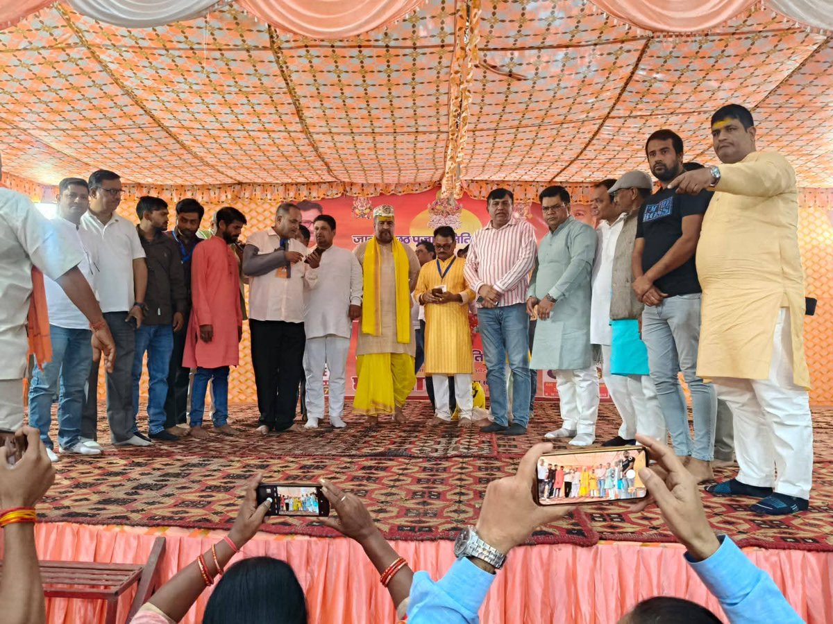 तुगलकाबाद एक्सटेंशन स्थित जानकी छठ घाट पर लोकप्रिय विधायक श्री चंदन कुमार चौधरी जी ने सभी छठ व्रतियों को अपनी शुभकामनाएँ प्रेषित कीं।
क्षेत्र के गणमान्य जनों की उपस्थिति में कार्यक्रम सम्पन्न हुआ।

प्रेमपाल चौहान
मंडल अध्यक्ष, भाजपा वार्ड 170
<a href="/Chauhan555Pc/">@Prempal chauhan_BJP</a> <a href="/gupta_rekha/">Rekha Gupta</a>