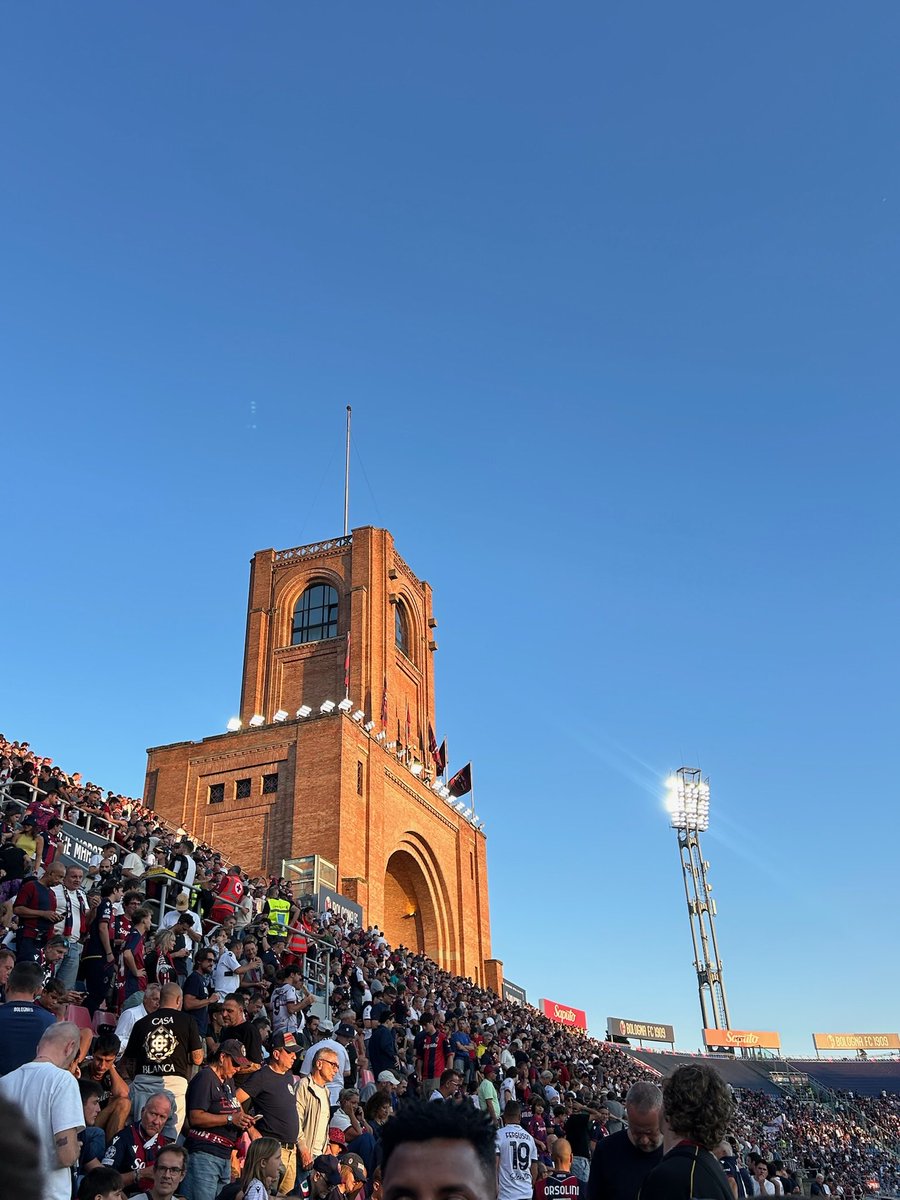 Reminiscing back to Bologna vs Como, in Bologna. Orsolini scored the late winner. What an atmosphere, what a city. Had the best Lasagna of my life that day as well. Top.