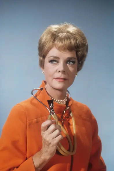 irisarchaki's tweet photo. From TV’s beloved mom to rock ’n’ roll rebel, June Lockhart’s life was full of surprises. The Lassie and Lost in Space star, who passed away at 100, once hosted the Allman Brothers Band before they became famous. 🎸✨ 
#JuneLockhart
#ClassicHollywood
#RockAndRoll
#TVIcons https://t.co/WiGTJ2IZ0G