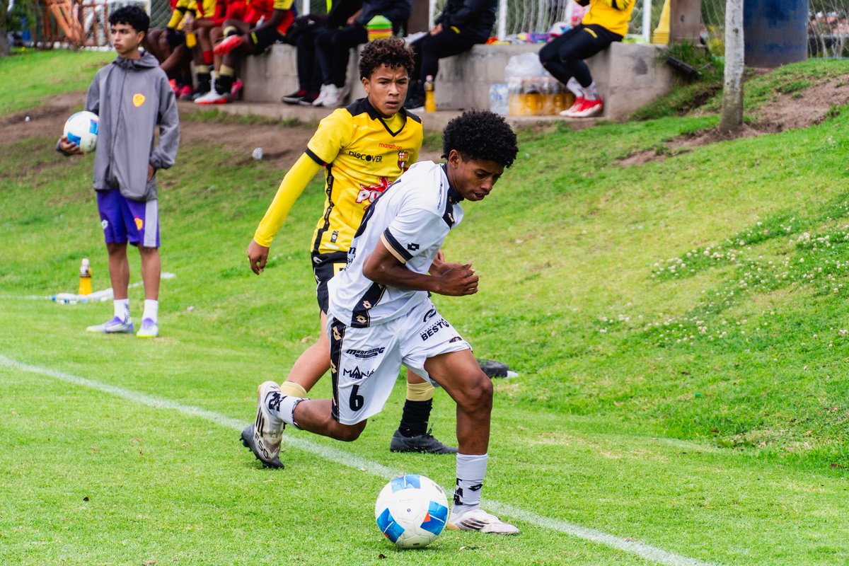 FormativasSDA's tweet photo. U13 | 📸⚽️ Momentos del duelo ante BSC en el Campeonato Nacional de Formativas 💪
#CasaClub
#FormativasAucas
🟡🔴 https://t.co/PrbP4knV1y