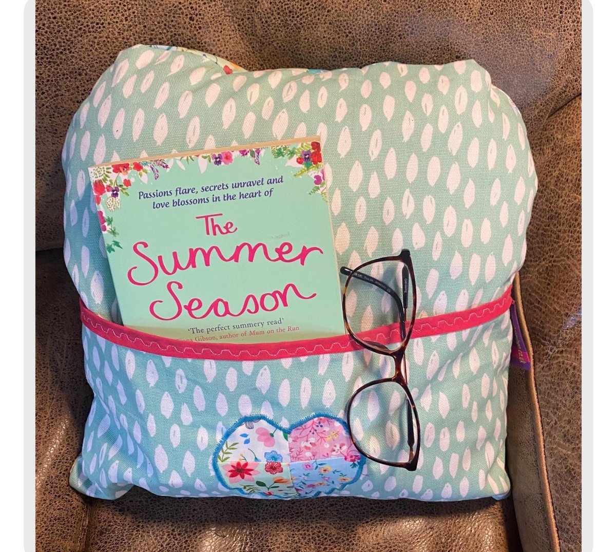 ZebraMingo's tweet image. Do you forget where you leave your book/glasses? (Like me) That’s another problem solved with my unique, handmade reading cushion.A great gift for the bookworm in the family! More choice online zebramingo.etsy.com/listing/434629… #womaninbizhour #readers #bookdesign #deer #cottagecore