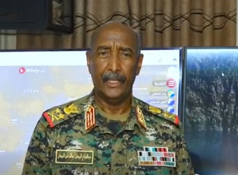 SudanTribune_AR's tweet photo. قال إن معركة الفاشر محطة من محطات العمليات العسكرية التي فرضت علينا

البرهان: القيادة في الفاشر قدرت المغادرة ووافقنا على أن يذهبوا لمكان آمن لتجنيب المواطنين والمدينة الدمار https://t.co/IGMm2F7RU5