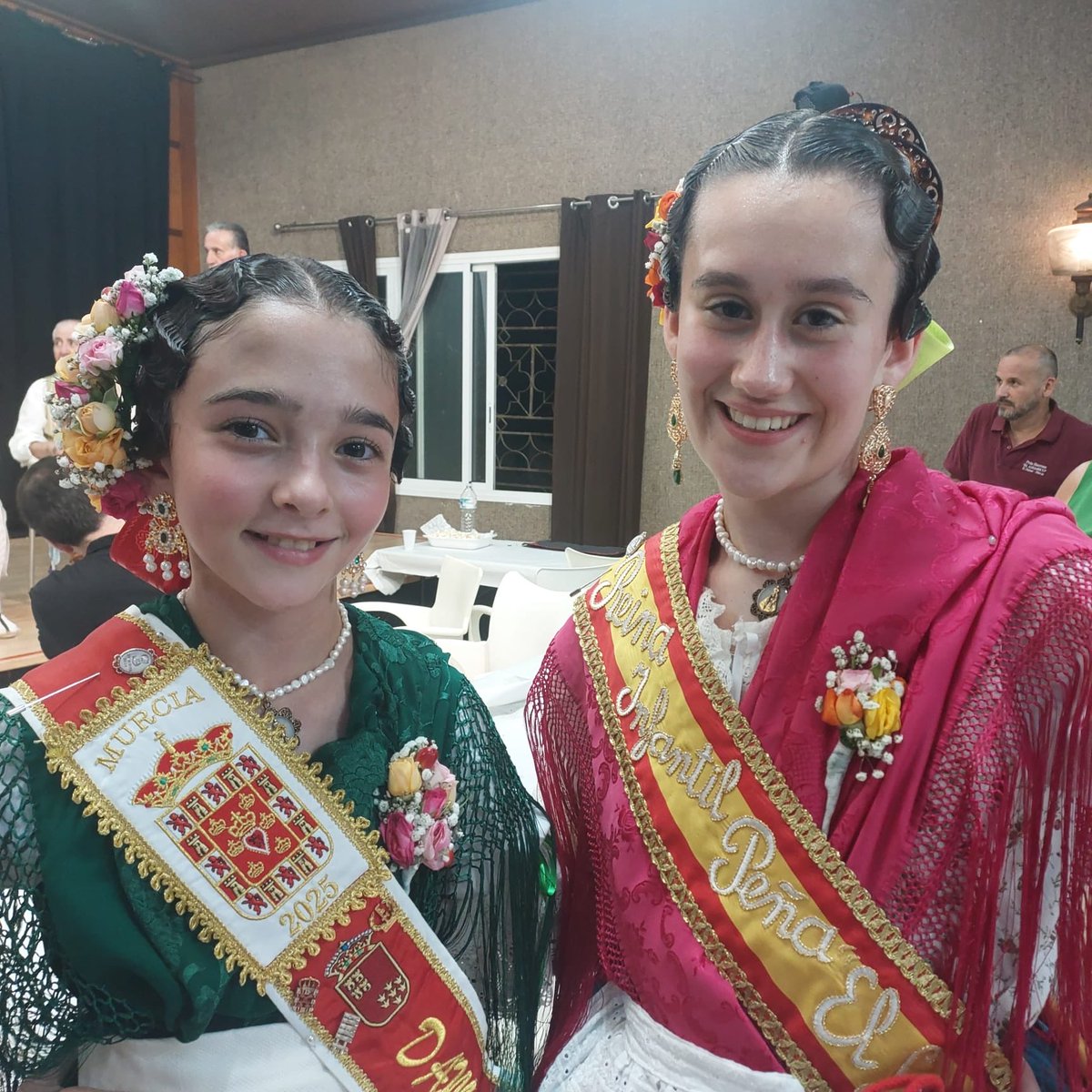 eltablacho's tweet image. Nuestra reina infantil, Sofía, asistió al cambio de bandas de la peña huertana El Lugarico. ¡Enhorabuena, Adriana, lo has hecho de maravilla!