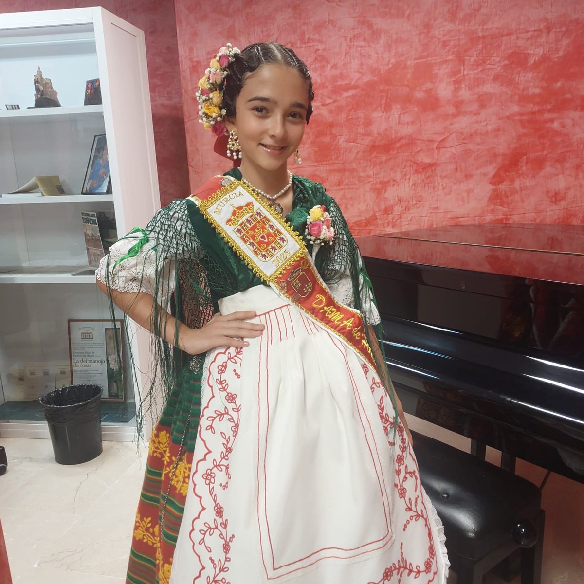 eltablacho's tweet image. Nuestra reina infantil, Sofía, asistió al cambio de bandas de la peña huertana El Lugarico. ¡Enhorabuena, Adriana, lo has hecho de maravilla!