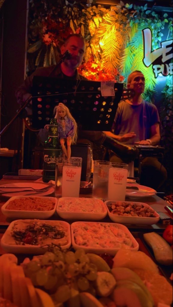 Rakı, Nezih, kardeşim herkes zırhını donansın🍾 Sığınaklaraaaaa 🚪<a href="/originalsarisin/">Selda Ç.</a> 🌸