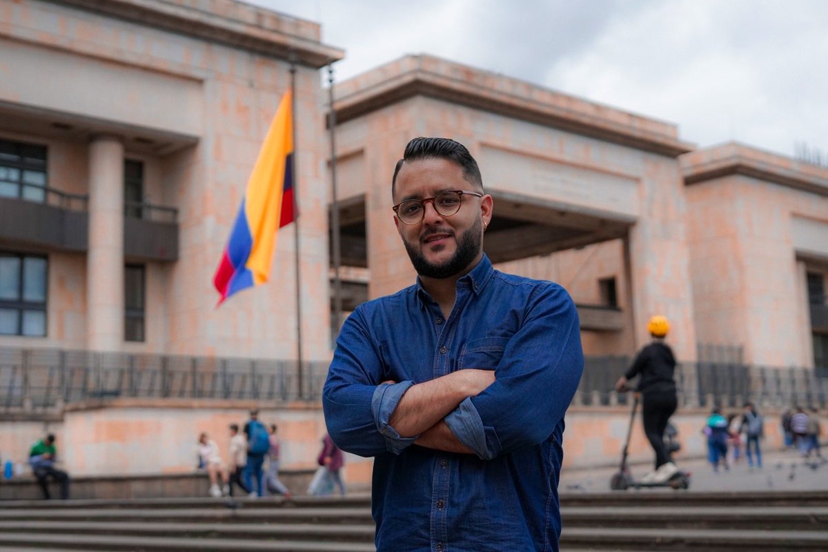🗂️ Nuestro creador, Andrés Carmona, mandó al carajo la coyuntura en el periodismo.

Ahora se enfoca en rutas de búsqueda en Colombia y el exterior. Está próximo a lanzar su primer libro lleno archivos. 

Su más reciente post en LinkedIn da pistas: 

shorturl.at/sn7e2
