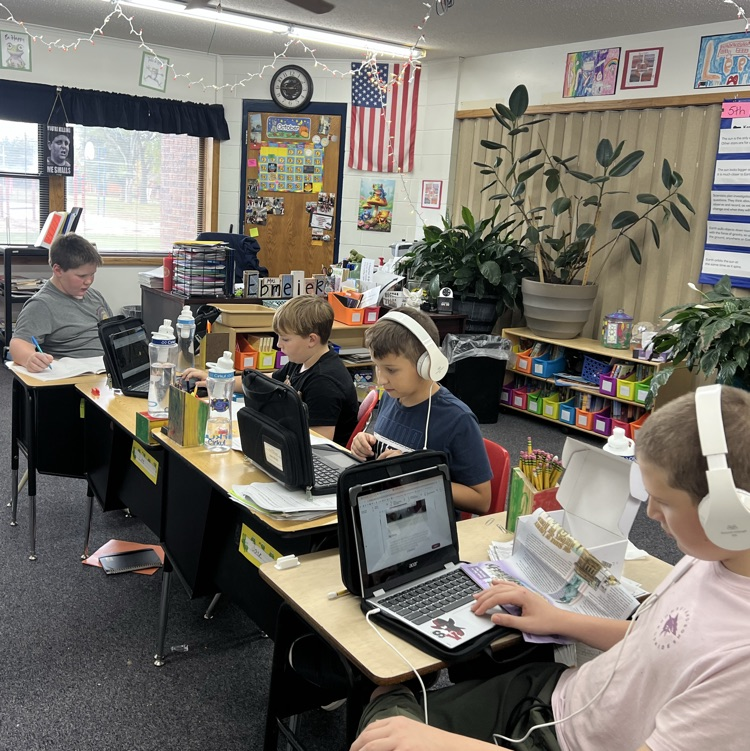 MCSTryon's tweet photo. 5th/6th graders use simulators in science to research constellations and body systems! https://t.co/sMJEeGnMTj