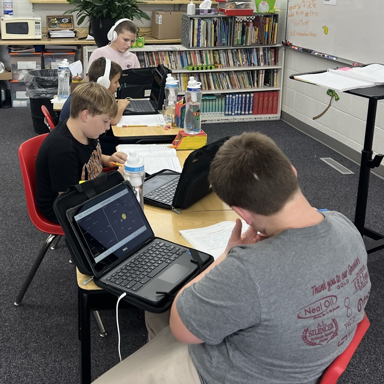 MCSTryon's tweet photo. 5th/6th graders use simulators in science to research constellations and body systems! https://t.co/sMJEeGnMTj
