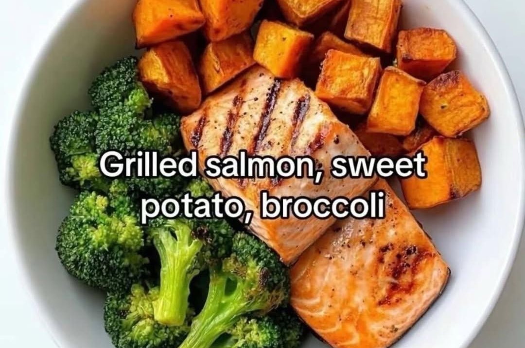 V00UGHTS's tweet image. …Does anyone else on EDtwt eat more like this instead of the singular slice of pizza and one chocolate protein bar shit? 🫩