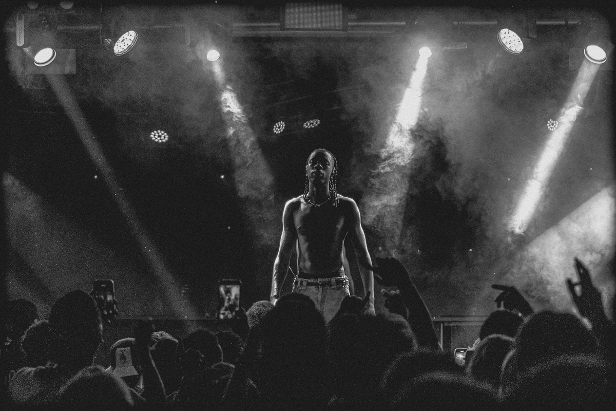 DRamosEscalero's tweet photo. Ayer en la Sala Mon pude disfrutar acreditado de @munic_hb  y su gira por Transition 🔥

Gracias a @elgeneracional  por la confianza y a @MECEN_Ent  por hacerlo posible.

Entrevista: https://t.co/aA90PB8zus
Concierto: https://t.co/QEKs8daU8J

📸@dieegomenaa

#MunicHB #Transition https://t.co/wpU25QcAu8