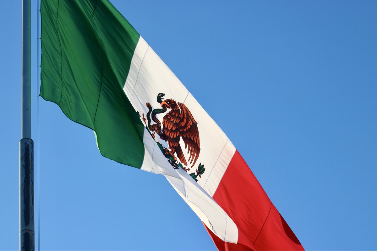 SSPPCSnAndresCH's tweet image. 🇲🇽 Como cada lunes, llevamos a cabo nuestra Ceremonia de Izamiento de Bandera, la cual mantiene fuertes nuestros valores que nos rigen como integrantes de la #SSPPC. 👮🏻👮🏻‍♀️👩🏻‍🚒🧑🏻‍🚒

🧵 1/2