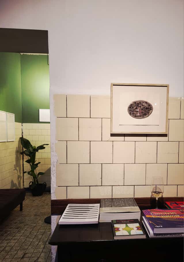 Interface gallery tweet media