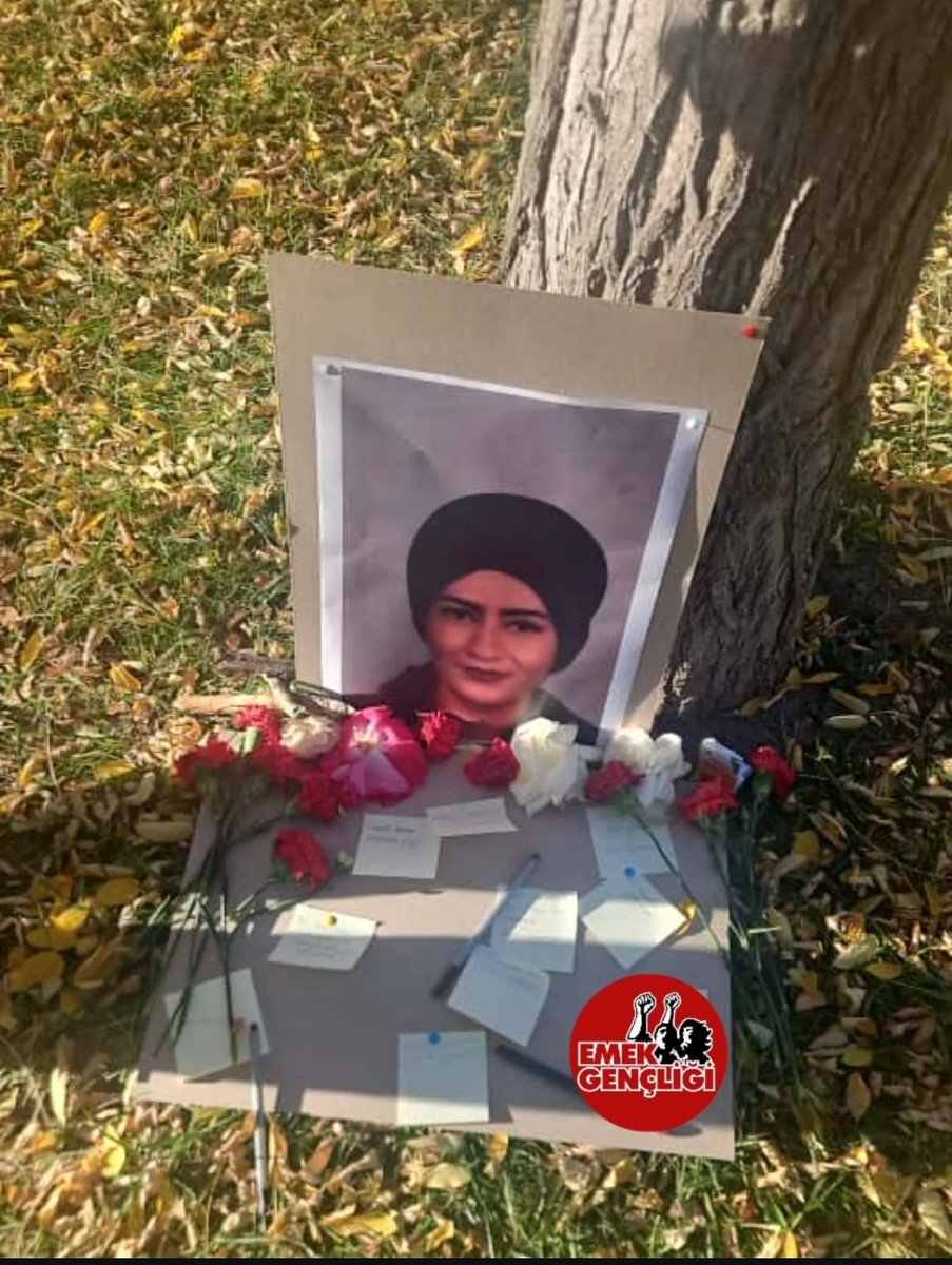 Abdullah Gül Üniversitesi öğrencileri Erciyes Üniversitesi'nde katledilen #MelihaKeskin anısına kampüslerinde gül bıraktılar.

📣 Katledilen bütün kadınları unutmayacak, hesabını soracağız!