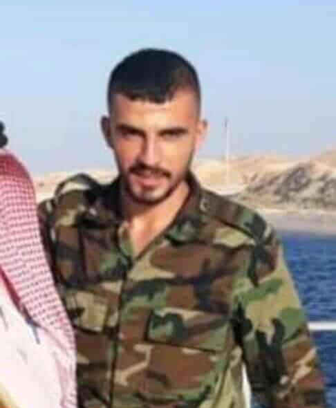 #حلب
المجـ.....ـرم  زكريا الجاسم ابن يحيى الحوري وهو احد عناصر المجـ.ـرم عبدالله الشعبان المرندي ويده اليمنى والعقل المدبر له من سرقة وتشليح وقتل من الشعب السوري وشارك مع المرندي في عدة مجازر  في حلب وريفها وينحدر من ناحية الخفسة شرقي حلب برسم الأمن العام #افضحوه #مشاركة