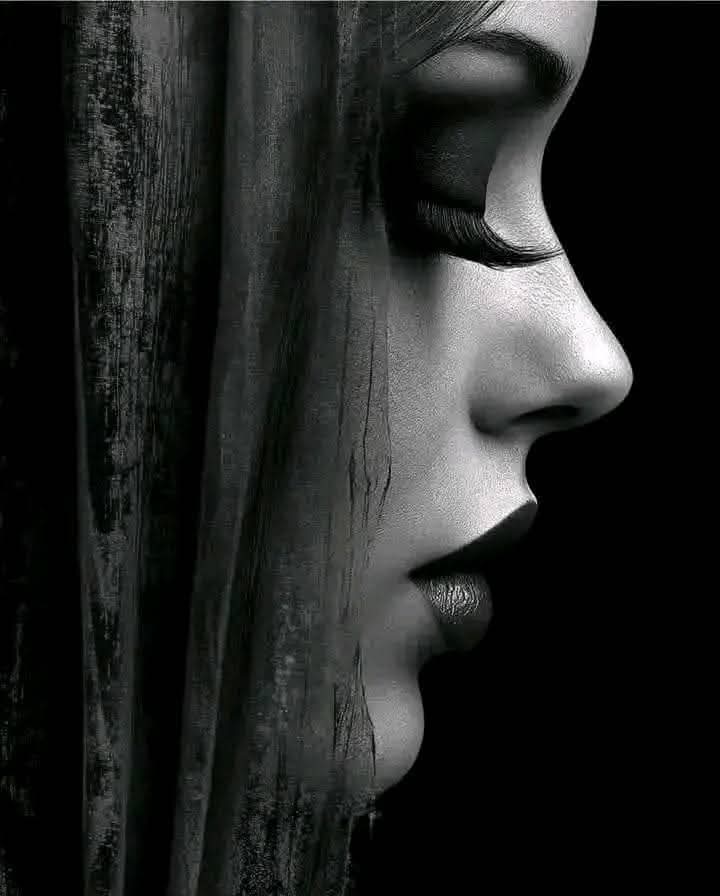 lmstq1457694's tweet image. الذي يبقى في القلب ليس الأقوى
ولا الأجمل ولا الأحب بل الذي يبقى هو من لمس في الروح شيئا لم يلمسه أحد من قبله❤