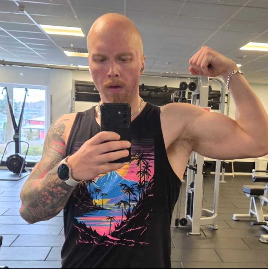 Yooo I'm alive. Decided to start learning Olympic lifts (Snatch and Clean &amp; Jerk). If you want to follow my nooby mistakes, go give my instagram a follow:  
instagram.com/learning.olymp…