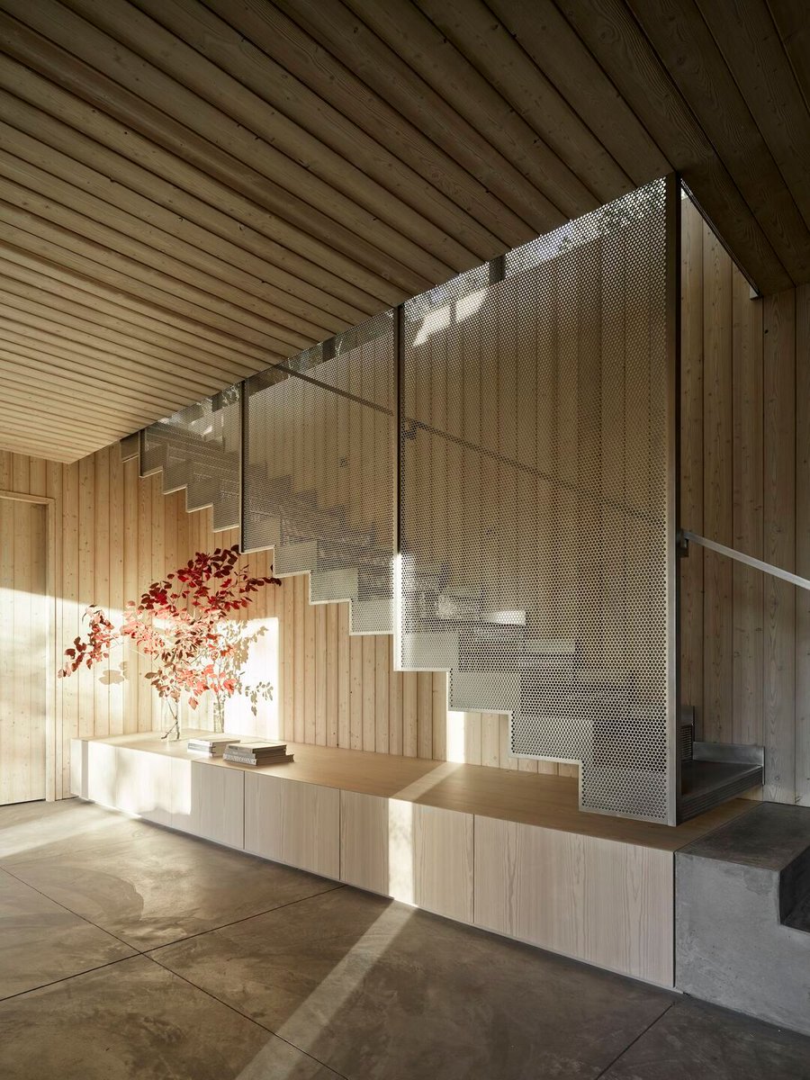 Archello's tweet image. Caju by CLB Architects is a minimal alpine retreat in Wyoming that embodies simplicity, durability, and low-impact living.
buff.ly/nzfiO0i 

#WeatheringSteel #SustainableArchitecture #MaterialIntegrity