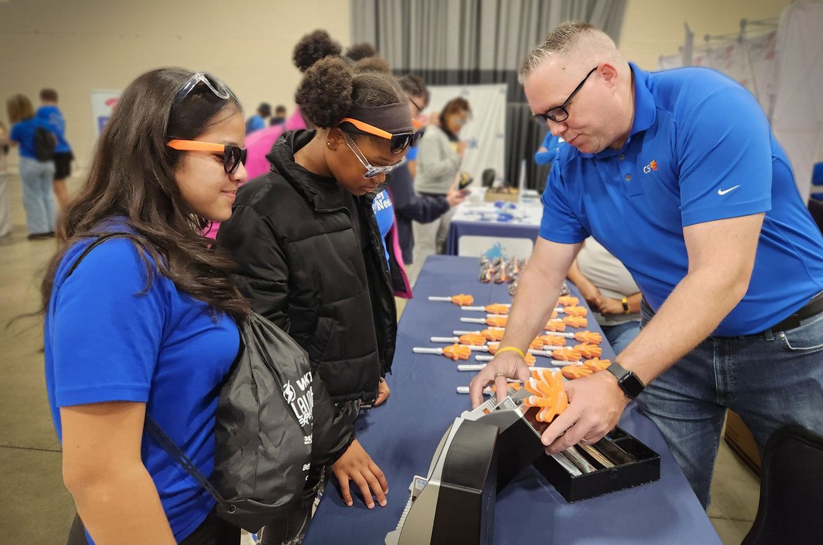 CSIsolutions's tweet image. Over 800 students explored careers at the WKY LAUNCH Experience! 🚀
At the CSI booth, students learned how ATMs work, discovered tech careers, and had fun with prop cash 💵 + CSI giveaways 😎 
We love inspiring tomorrow’s innovators!