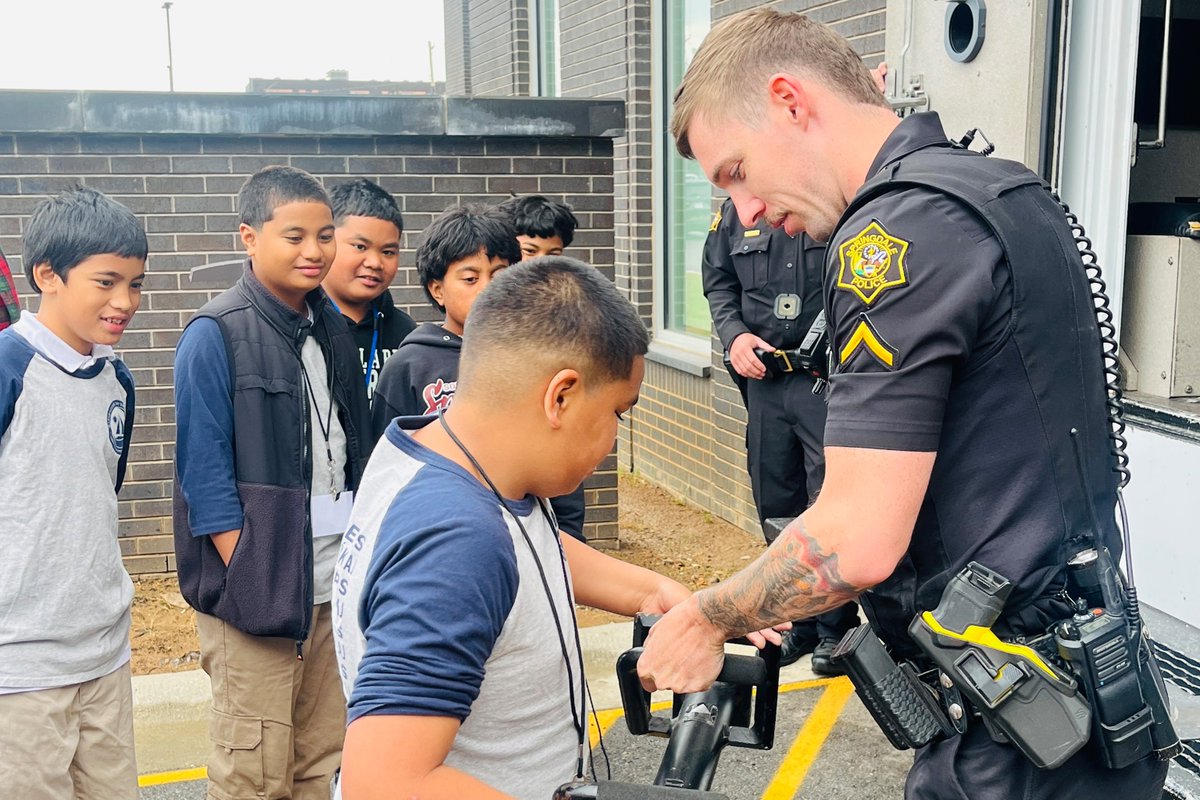 SpringdaleCofC's tweet image. Our Marshallese Youth Initiative students spent the day learning what it means to serve their community.
The group toured the Springdale Police to learn how teamwork keeps our city safe. They then visited the Springdale Fire, exploring fire trucks, equipment, and more.