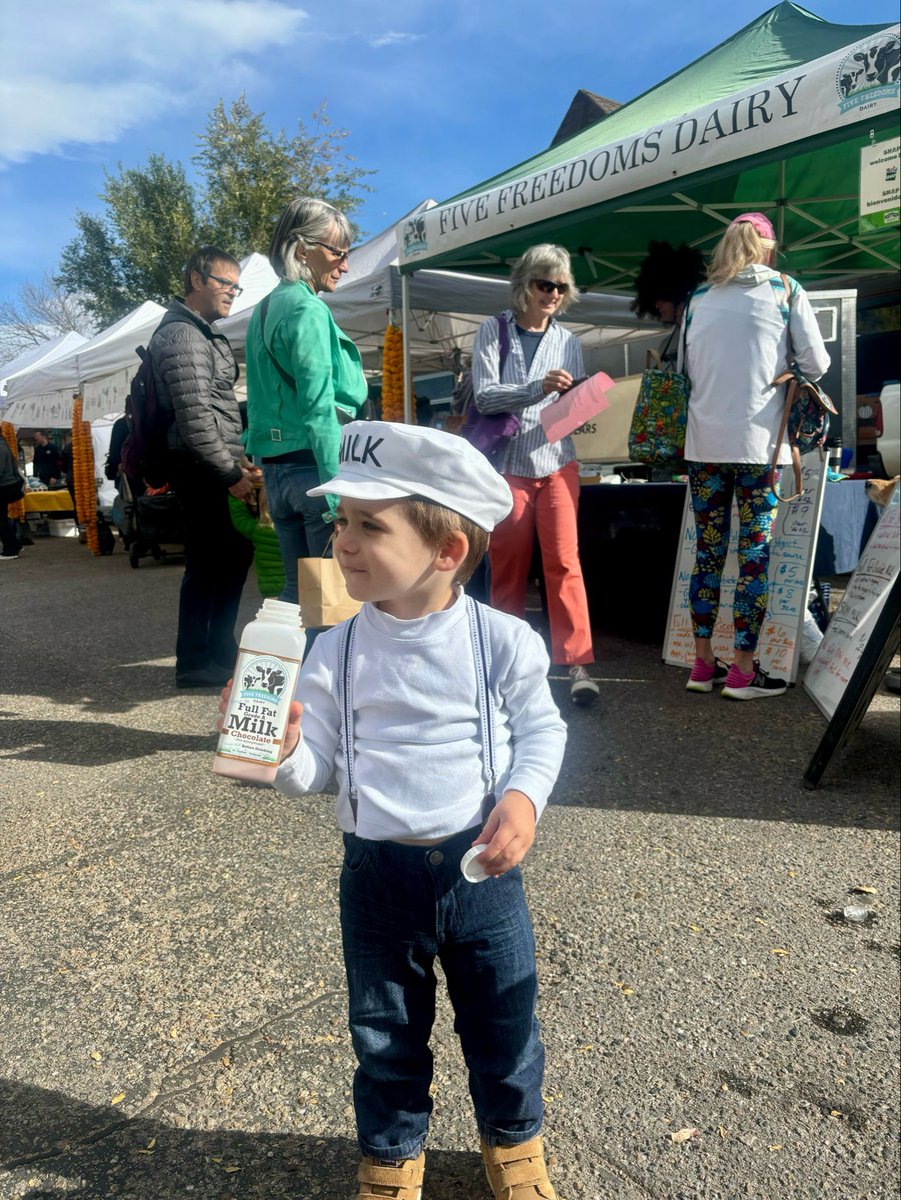 kmcsween's tweet image. Running a dairy, processing and selling direct is hard work, but the community it creates is amazing. I do love what I do and feel good about what I’m doing. That means the world to me. Here’s one of my customers who loves our milk so much he decided to dress up as the milkman…
