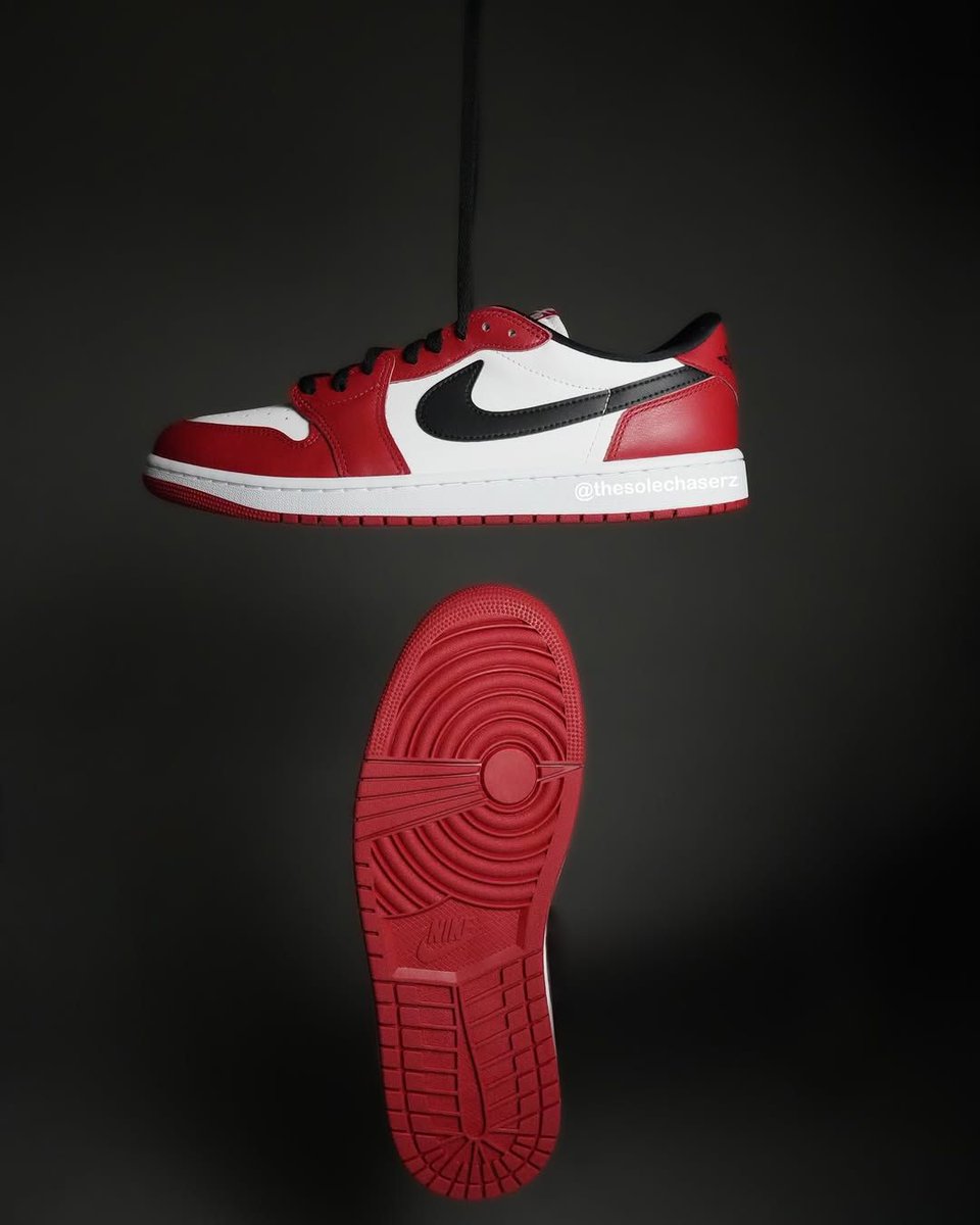 JustFreshKicks's tweet image. Air Jordan 1 Low OG “Chicago” Releases November 15th 🌹 bit.ly/3Z7wQ5G