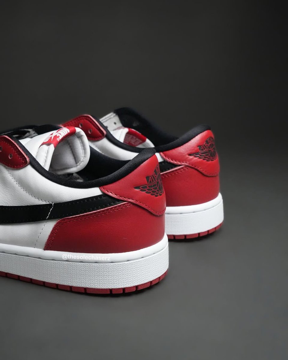 JustFreshKicks's tweet image. Air Jordan 1 Low OG “Chicago” Releases November 15th 🌹 bit.ly/3Z7wQ5G