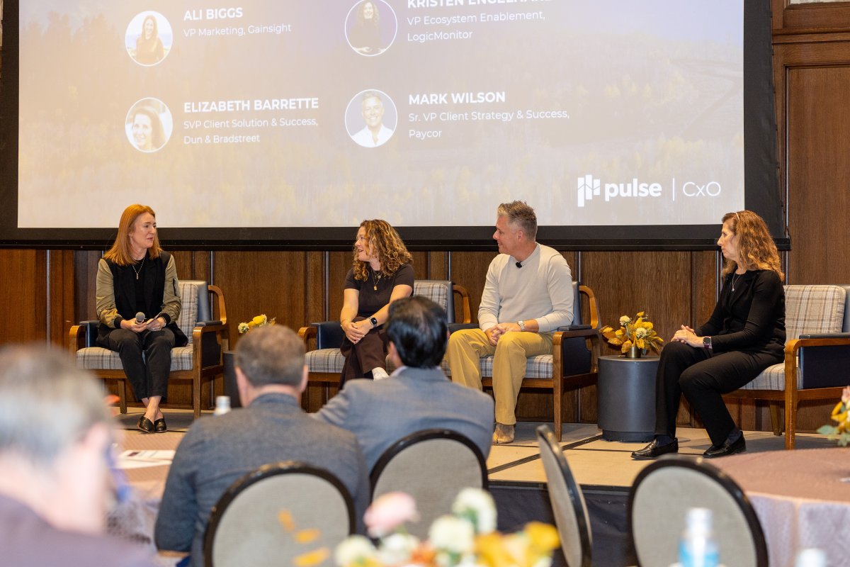 LogicMonitor's tweet image. Talk AI. Build AI. Deliver results. 🫡 At the @GainsightHQ Pulse CXO Summit, our VP of Customer &amp;amp; Product Enablement showed how we&apos;re using AI in prod to power expansion, renewals, &amp;amp; GTM with real accountability. We&apos;re leading the shift to digital-first, outcome-based CS.