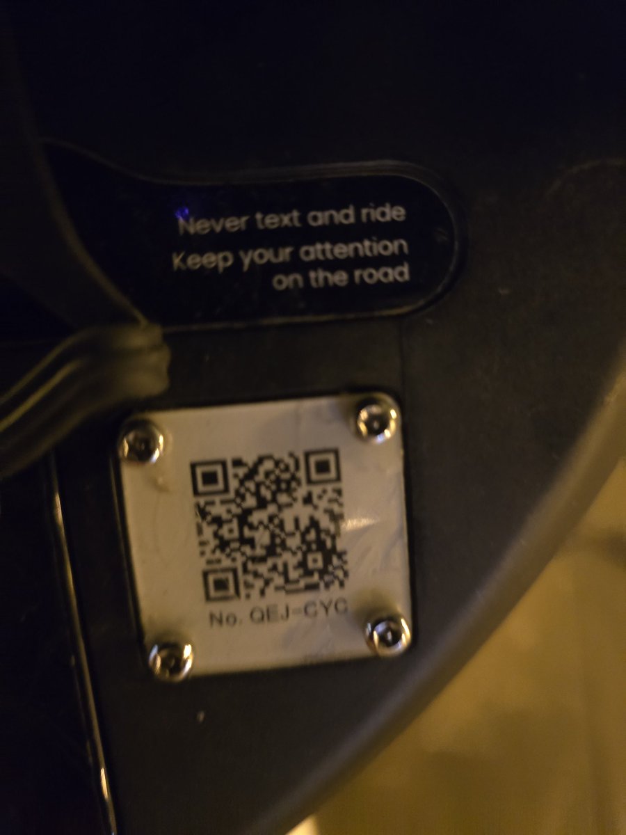 Tot i les queixes a <a href="/bcn_ajuntament/">Ajuntament de Barcelona</a> ,les bicicletes de lloguer de <a href="/_LimeAID/">LimeAID</a> <a href="/boltapp/">Bolt</a> I demés,  segueixen obstaculitzant el pas