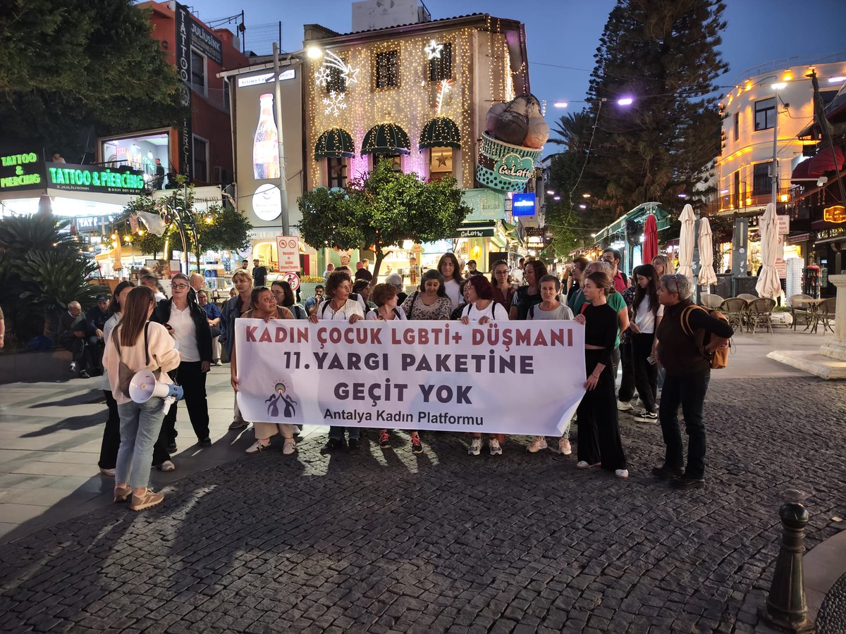 11. Yargı paketi Kadınların, lgti+ların haklarını tehdit etmektedir. 
Temel hak ve özgürlüklere anayasaya aykırıdır.

Varoluşumuz suç sayılmaz🏳‍🌈