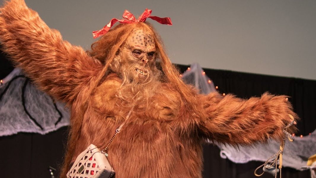 EvCClife's tweet image. 🚨 ATTN: Sasquach Sighted on Campus!!! 🚨 Oh wait, that’s just Sassy-squach 😆💅

🎃 Save the Date for EvCC’s Annual Halloween Club Fest!** 🎉

🗓️ Date: Thursday, October 30  
🕛 Time: 12 PM - 3 PM  
📍 Location: Jackson Conference Center  
#EvCC #EverettCommunityCollege