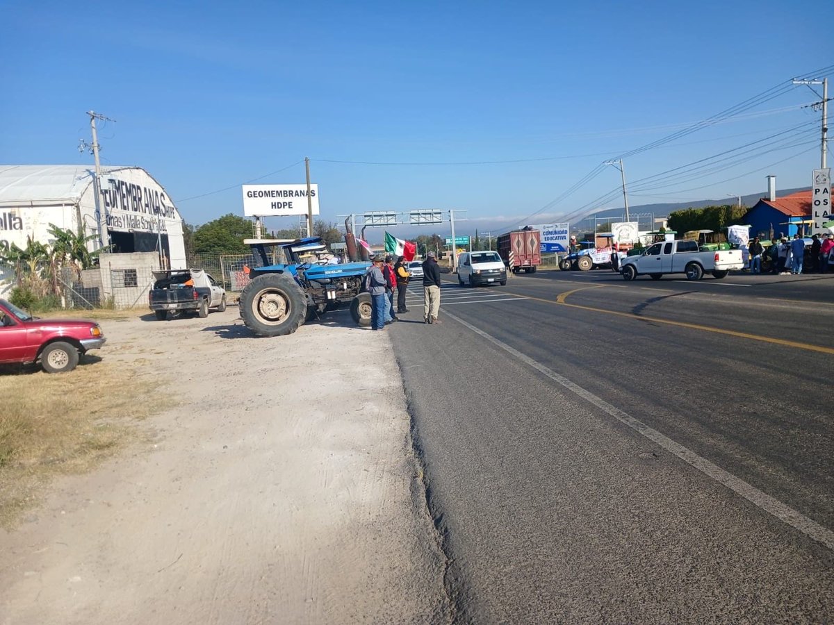 #Estatal | Anuncian bloqueo carretero que afectaría a SMA👇🏽

m.facebook.com/story.php?stor…

📸 San Miguel de Allende Noticias con Valor

#Decálogo