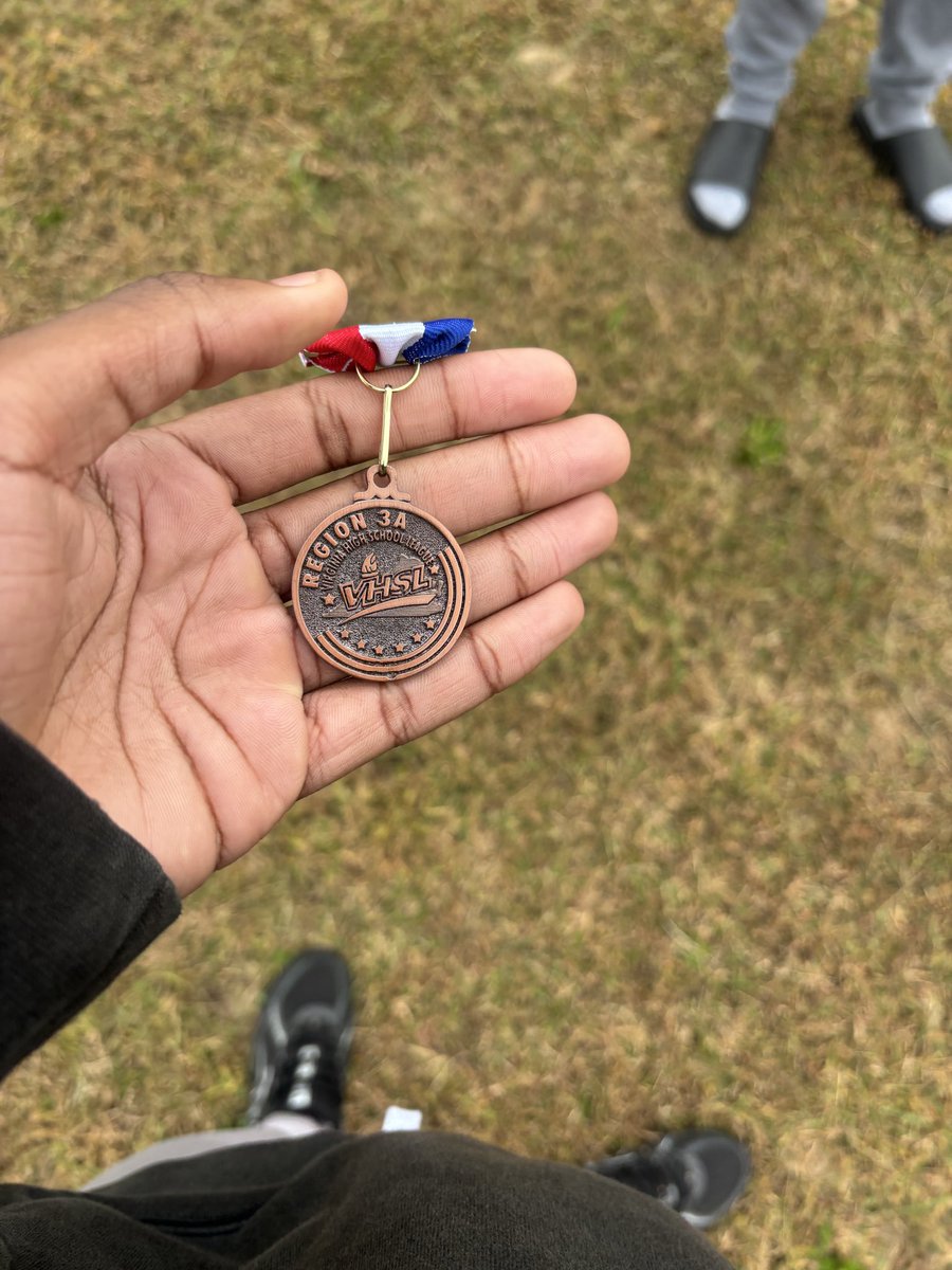 DSmithMidDist's tweet image. Placed 6th at Regionals today on the Windsor Castle Park course and officially qualified for States. This is my first full XC season, and I’m still growing as a mid-distance runner while building strength for track and the 800m. Grateful for the progress — not done yet.