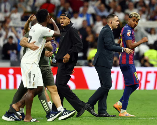 intl_source's tweet image. #Sports #LaLiga #Football
A 17-year-old star stole the spotlight in a dramatic Real Madrid vs. Barcelona clash, delivering a match-winning performance that hints at a shifting era in Spanish football....
intlsource.net/en/public/arti…