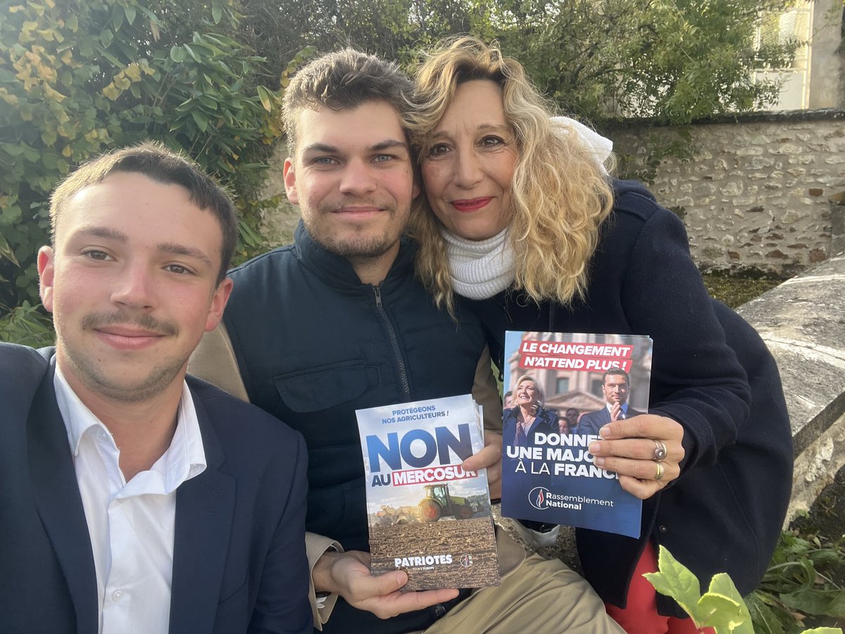 NoahBodin86's tweet photo. 📬 Action à Mairé ! 🪣
Collage, boîtage et belles discussions avec Quentin, jeune patriote engagé 🇫🇷
#RN86 #RassemblementNational #France 🇫🇷🇫🇷 https://t.co/4xwHQYaMb5