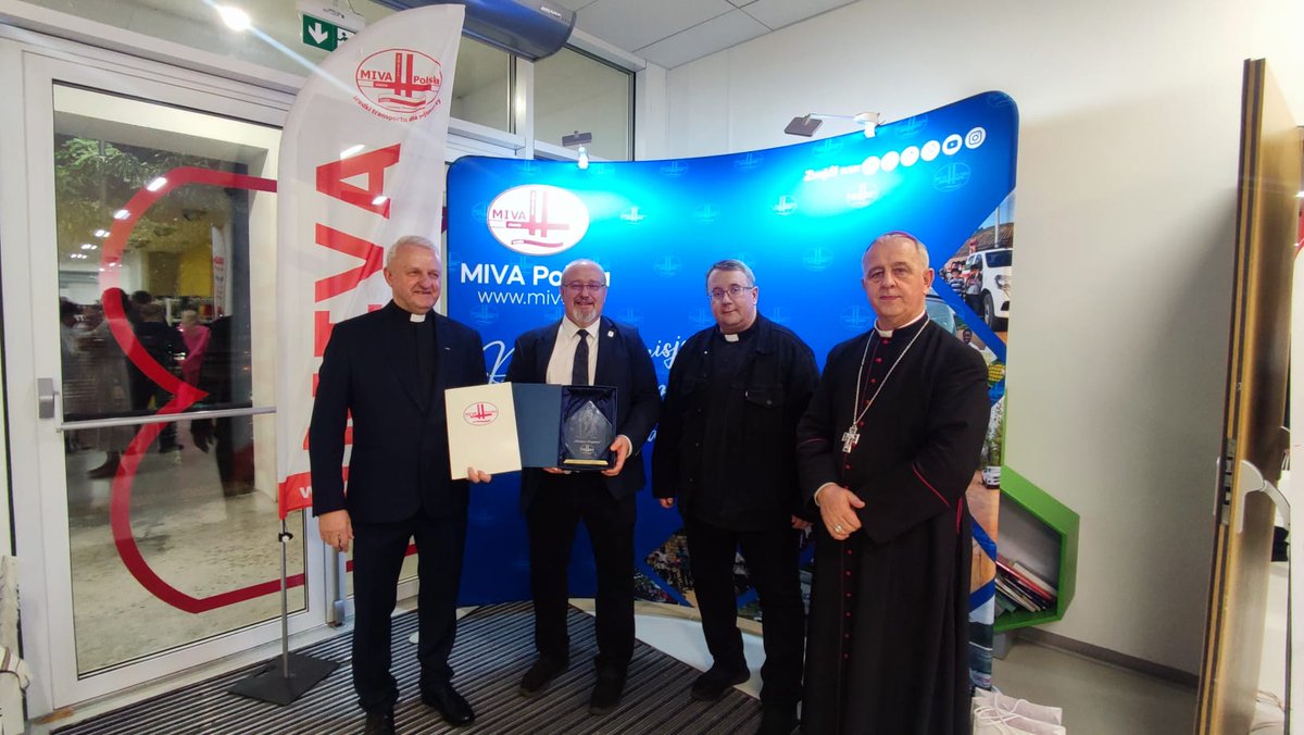 Dziś z okazji 25-lecia <a href="/MivaPolska/">MIVA Polska</a> nasza <a href="/EWTNPL/">EWTN Polska</a> była w gronie wyróżnionych statuetką "Niosącego Chrystusa" za wkład w promocję dzieła misyjnego Kościoła i medialne wsparcie dla misjonarzy.
Wyróżnienie odebrał na Gali Srebrnego Jubileuszu nasz red. naczelny <a href="/PiotrPietrus/">Piotr M. Pietrus</a>...

#KEP