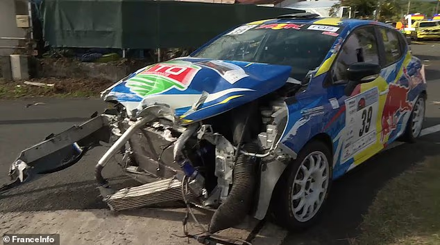 CerfiaFR's tweet photo. 🇫🇷 DRAME | Une fillette de neuf ans et son frère de douze ans ont été tués dimanche après la sortie de route d'une voiture lors d'un rallye automobile à La Réunion. https://t.co/pAOJ5pTwQG