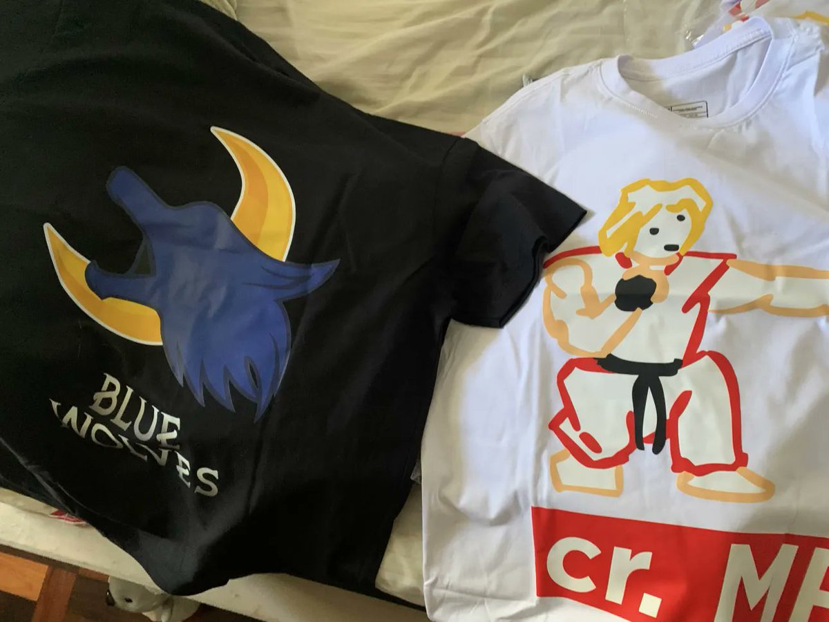 Chegaram!
E visto que o lote inteiro já foi encomendado, vamos para as entregas! Agradecemos todo o apoio!