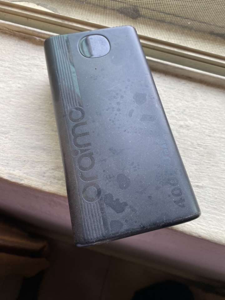mcInnislens's tweet photo. @ElishaAjiboye__ Na experience make me understand this tweet😂😭 this power bank no last me 3months https://t.co/r2LM1kPb2M