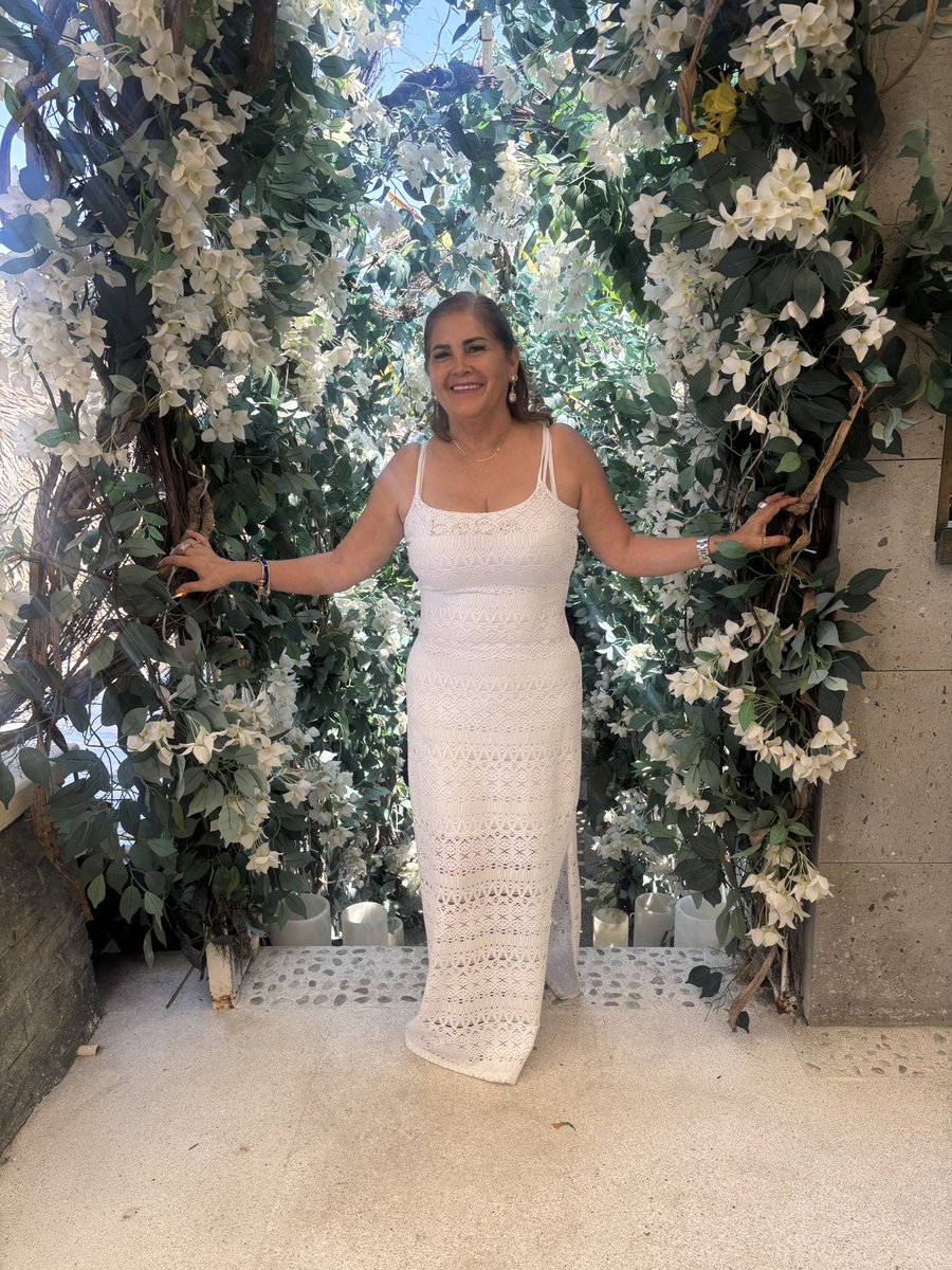 Elige pensamientos que te generen paz, emociones que alegren tu corazón y mucho amor !!
Feliz semana para tod@s, que La Paz te acompañe, recuerda que es lo más cercano a la felicidad!!!

#amarmeesamarteaundespuesdetuadios
#existenmuchoscaminosyoteayudoaencontrarlos