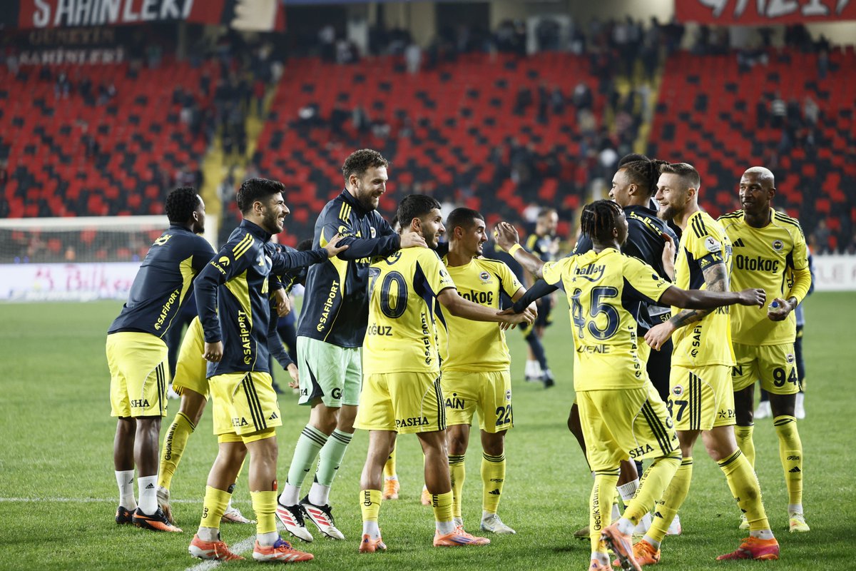 Fenerbahce's tweet image. Win together. Celebrate together.