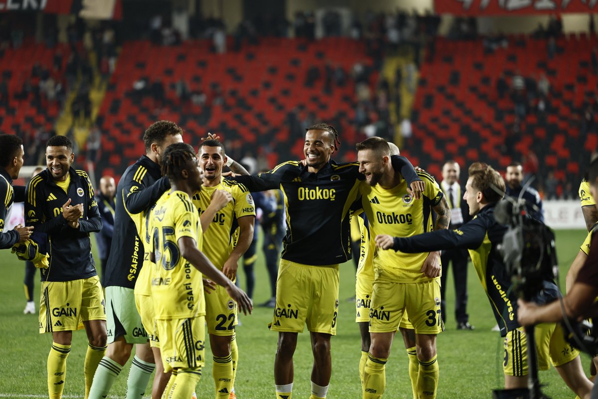 Fenerbahce's tweet image. Win together. Celebrate together.