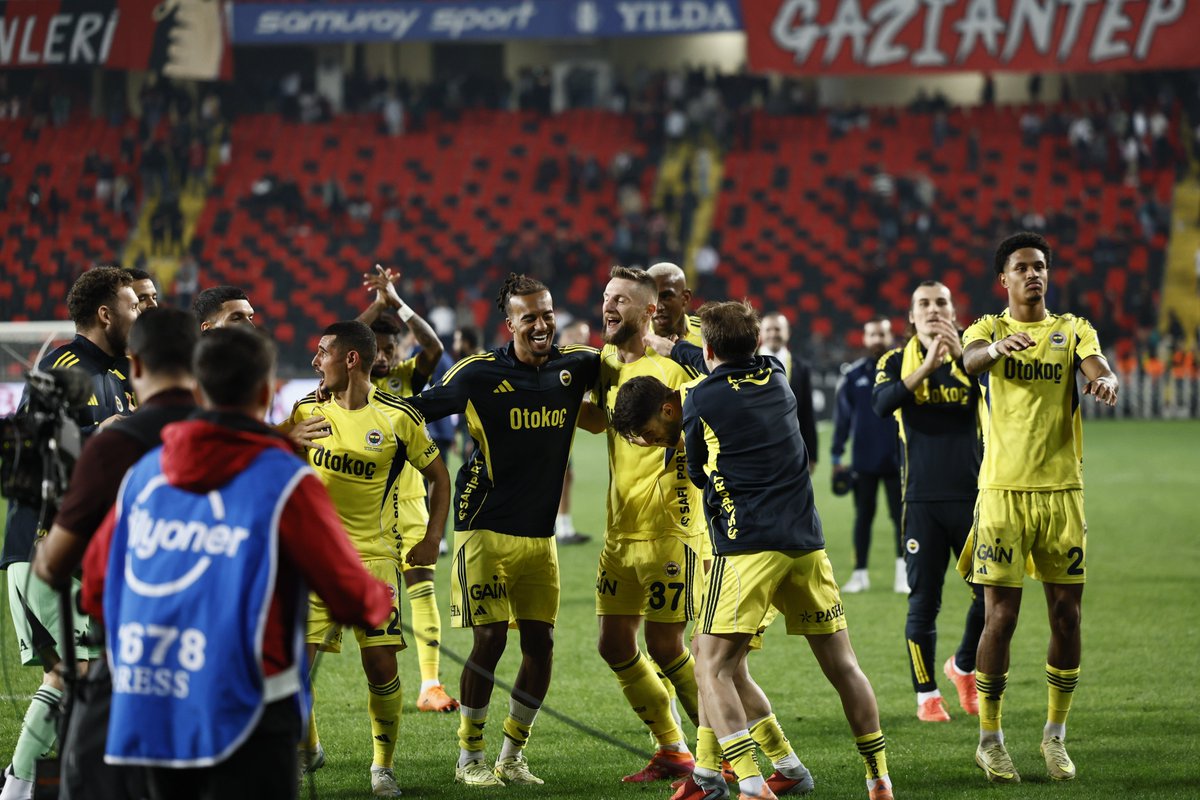 Fenerbahce's tweet image. Win together. Celebrate together.