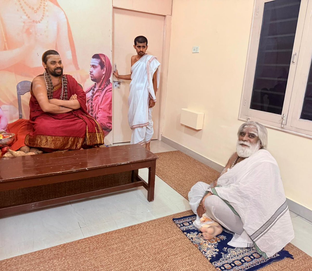 REACHPRAVIN's tweet photo. आज परमपूज्यश्रीजी सद्गुरू डॉ #श्रीज्ञानराजमाणिकप्रभूमहाराज यांनी हैदराबाद येथे जगद्गुरुशंकराचार्य #श्रीश्रीविधुशेखरभारतीस्वामी महाराजश्रींचे दर्शन प्राप्त केले. जगद्गुरु सन्निधान यांनी श्रीमाणिकप्रभुसंस्थान द्वारा संचलित विविध गतिविधिंबाबत श्रीजी सोबत चर्चा करून आशीर्वाद दिला. https://t.co/T2lv156FHF
