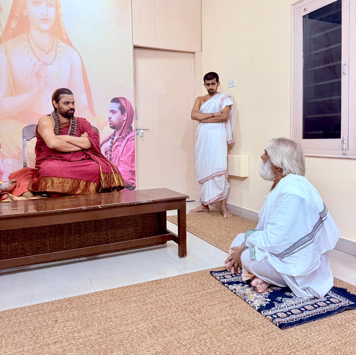 REACHPRAVIN's tweet photo. आज परमपूज्यश्रीजी सद्गुरू डॉ #श्रीज्ञानराजमाणिकप्रभूमहाराज यांनी हैदराबाद येथे जगद्गुरुशंकराचार्य #श्रीश्रीविधुशेखरभारतीस्वामी महाराजश्रींचे दर्शन प्राप्त केले. जगद्गुरु सन्निधान यांनी श्रीमाणिकप्रभुसंस्थान द्वारा संचलित विविध गतिविधिंबाबत श्रीजी सोबत चर्चा करून आशीर्वाद दिला. https://t.co/T2lv156FHF