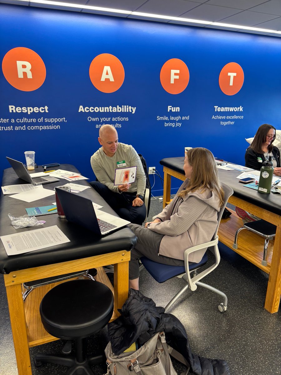 What a weekend in Chicago! 🙌 Clinicians joined EIM expert Adriaan Louw for our Advanced Pain Neuroscience Education: Focus on Function course at Athletico Physical Therapy. This course bridges the gap from pain education to independence.

Learn more: bit.ly/47bNGpp