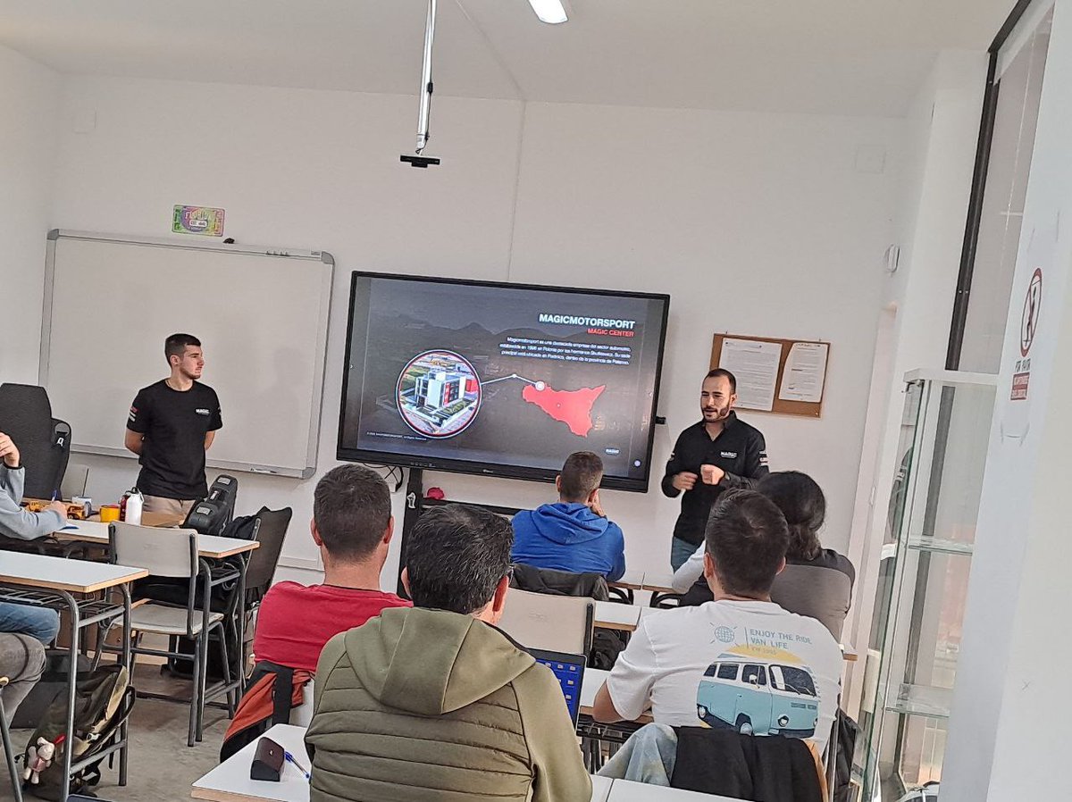 🔆 Semana de la Innovación y Formación de FP 

Aprendiendo a reprogramar UCES con Flex en el <a href="/ies_humanejos/">I.E.S. HUMANEJOS</a>.
Los docentes de la FP de TMV aprenden a acceder al control de las centralitas de los vehículos
 Las nuevas tecnologías mejoran las tradicionales.
#ISMIE #IF_CMadrid