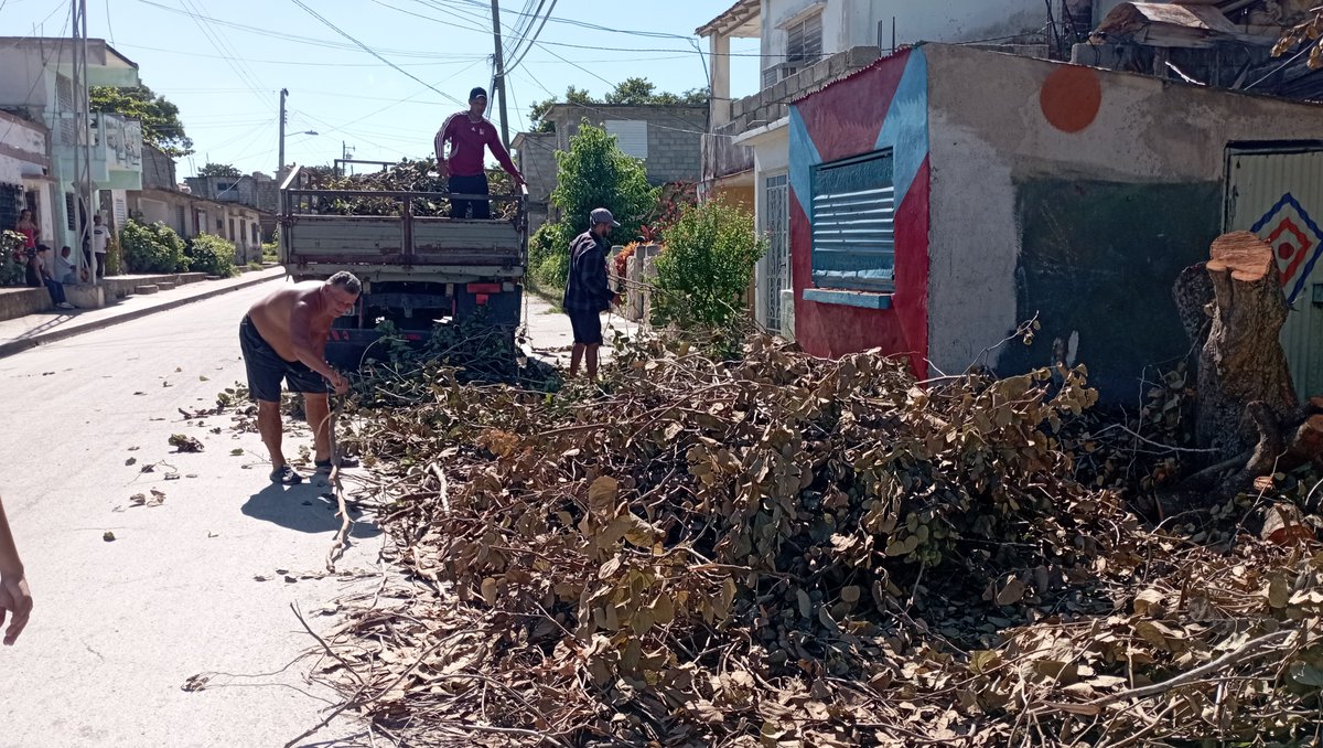 Comunicado43424's tweet image. #PreparadosYAlertas
Se mantienen las labores d higienización en las comunidades minimizando así la propagación d enfermedades que se desencadenan d la acumulación de desechos sólidos y se convierten en potenciales criaderos d mosquitos.
#ConLaFuerzaDeLaUnidad
#PoderDelPueblo