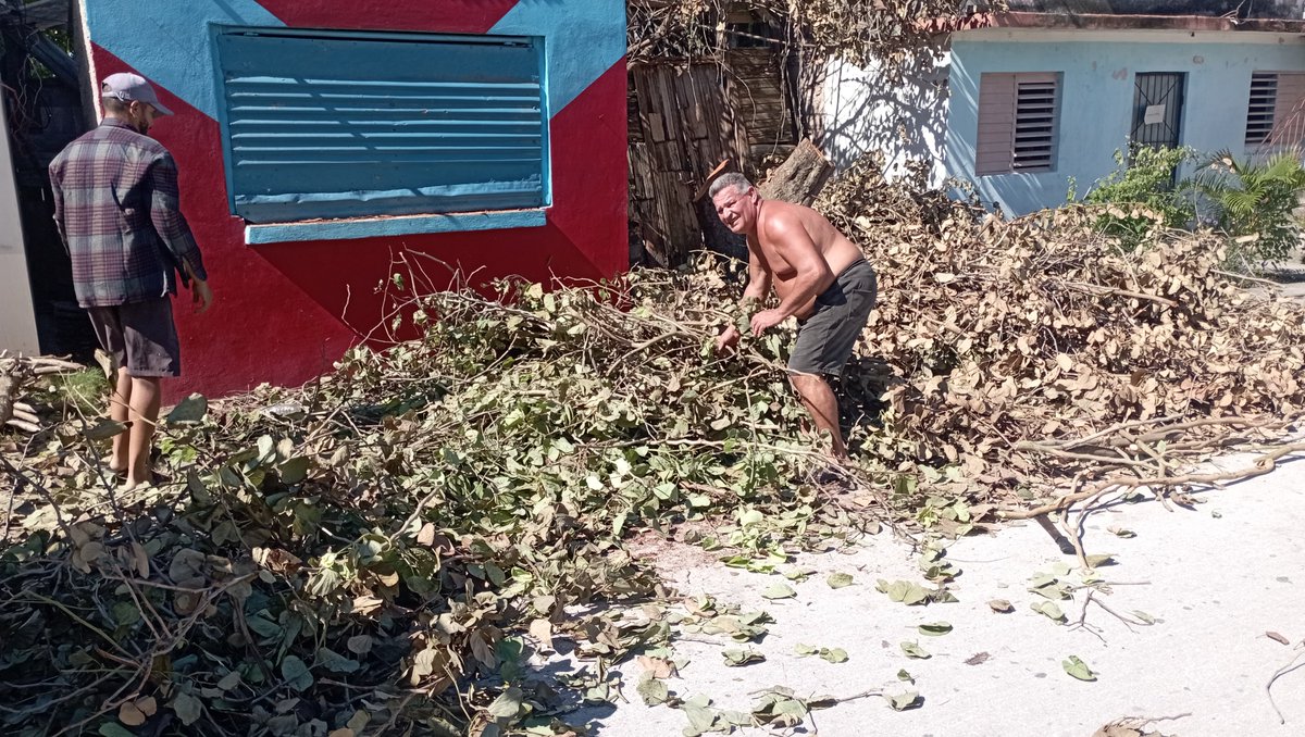 Comunicado43424's tweet image. #PreparadosYAlertas
Se mantienen las labores d higienización en las comunidades minimizando así la propagación d enfermedades que se desencadenan d la acumulación de desechos sólidos y se convierten en potenciales criaderos d mosquitos.
#ConLaFuerzaDeLaUnidad
#PoderDelPueblo